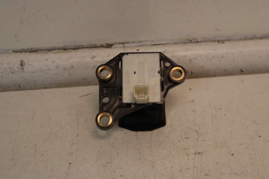 Bryter elektrisk håndbrekk/parkbrems til Toyota Avensis 2009-2015 (Type III, Fase 1)  (TOYOTA|8439005010|)