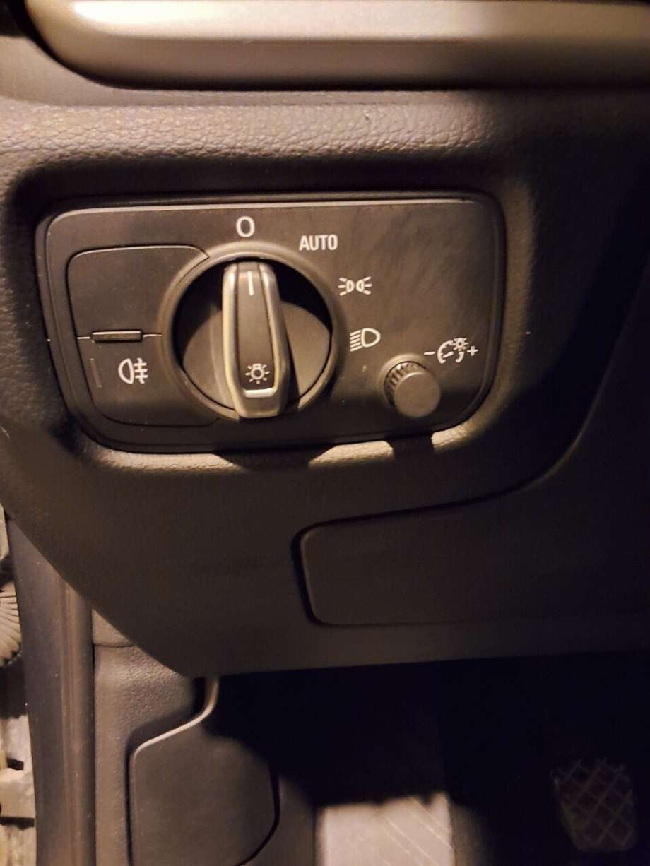 Bryter lys til Audi A3, 2012-2016 (Type III, Fase 1)  (AUDI|8V0 941 531 K)