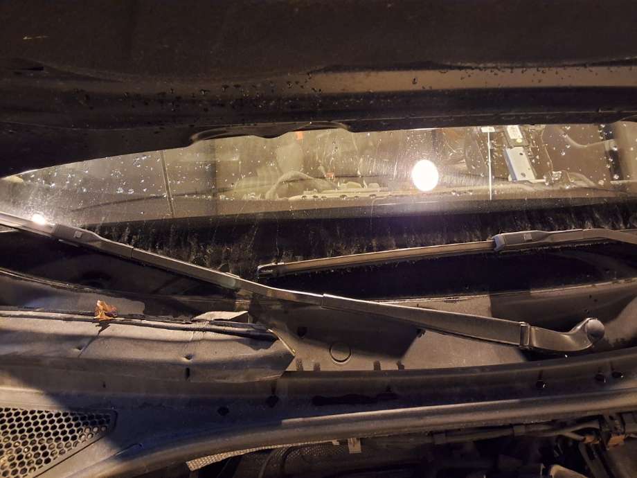 Viskerarmer frontrute til Audi A3, 2012-2016 (Type III, Fase 1)  (AUDI|8V1 955 408)