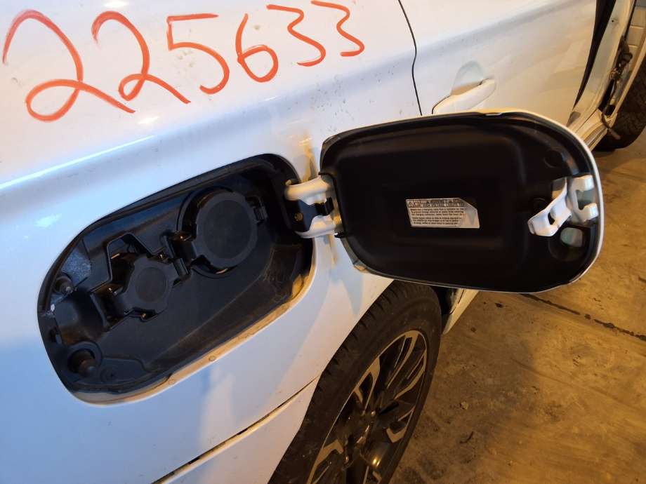 Batterilader inntak/luke til Mitsubishi Outlander 2015-->> (Type III, Fase 2) (MITSUBISHI|5379A639|5940A376|)