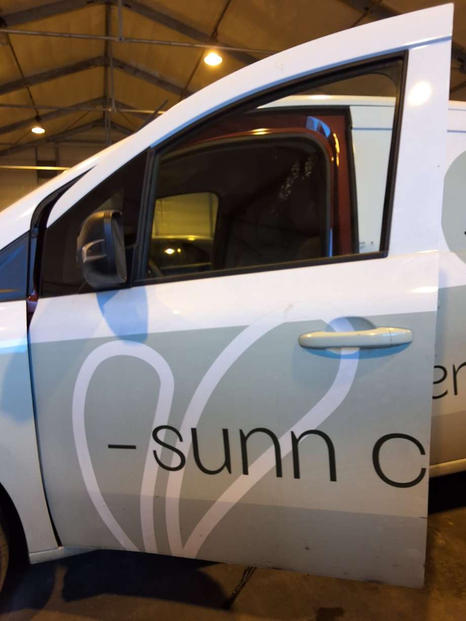 Dør venstre foran til Nissan Townstar 2022-->> (NISSAN|8010100Q1H|)