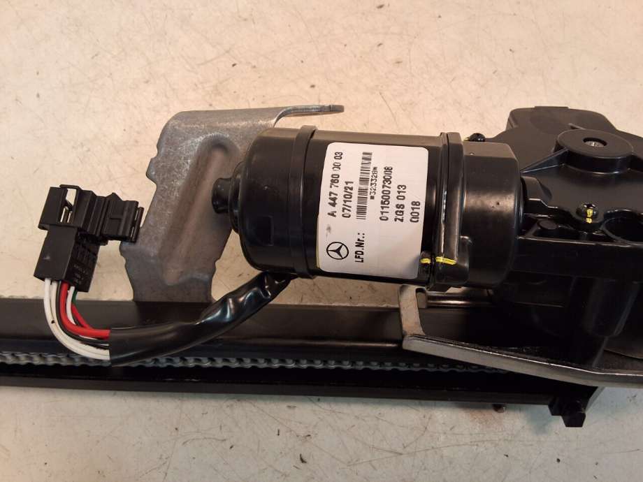 Baklukeåpner motor til Mercedes EQV 2020-->> (W447) (W447) (MERCEDES|A 447 760 00 03|)