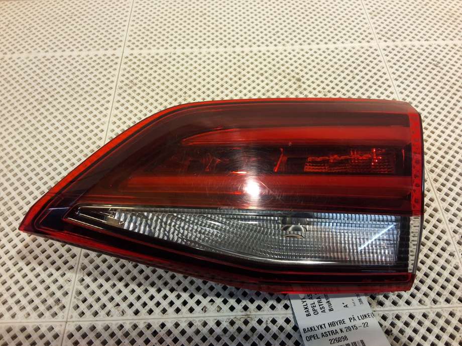 Baklykt høyre indre til Opel Astra K 2015-->> (OPEL|13427508|39077382|)