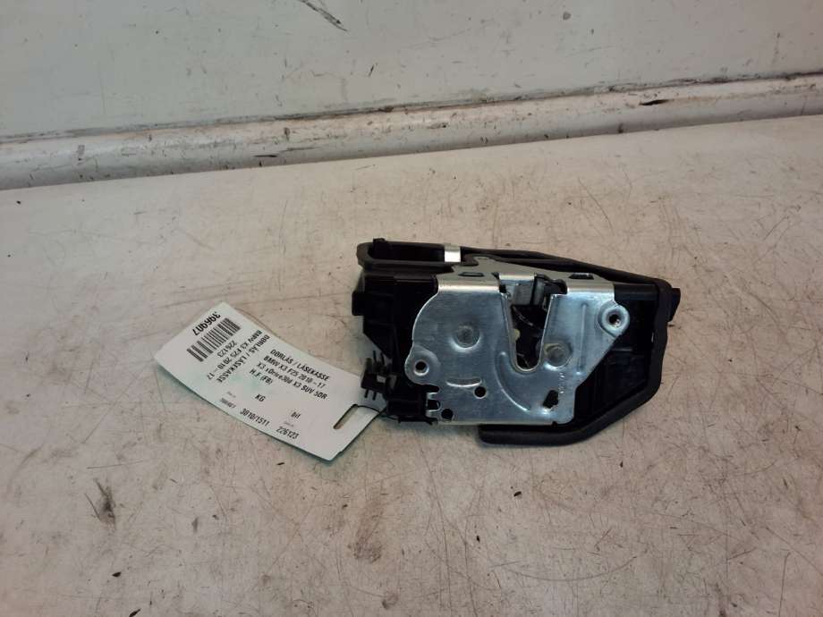 Låsekasse høyre foran til BMW X3 2010-2017 (F25) (F25) (BMW|51 21 7 202 146|)