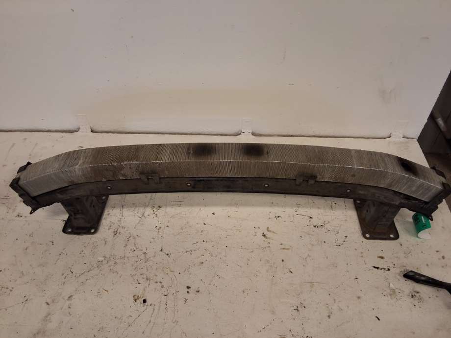 Støtfangerforsterkning foran til Subaru Outback 2009-2014 (Type IV) (SUBARU|57711AJ0109P|)