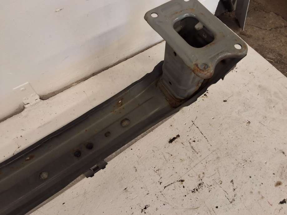 Støtfangerforsterkning foran til Subaru Outback 2009-2014 (Type IV) (SUBARU|57711AJ0109P|)
