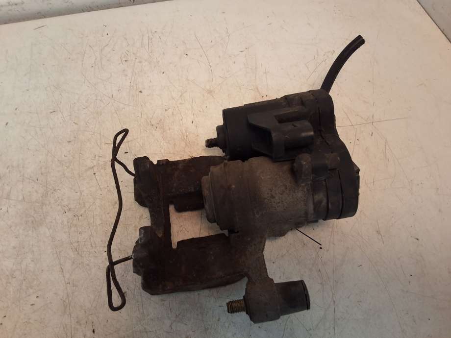 Bremsecaliper venstre bak til VW Golf VII 2012-2017 (Fase 1)  (VOLKSWAGEN|8V0 615 423|8V0 615 423 D|)