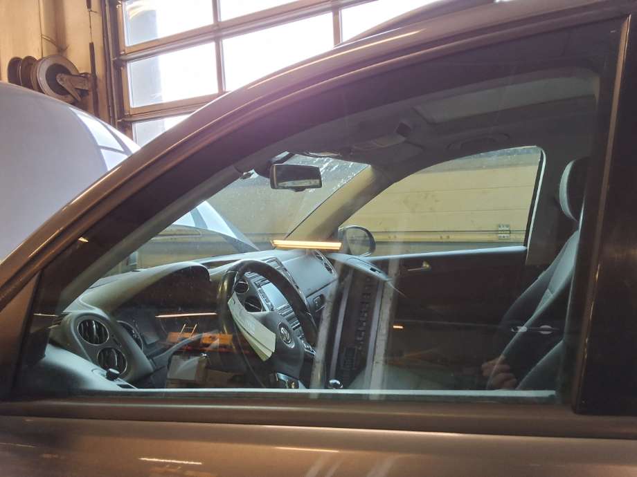 Siderute venstre foran til VW Tiguan, 2011-2016 (Type I, Fase 2)  (VOLKSWAGEN|5N0 845 201)