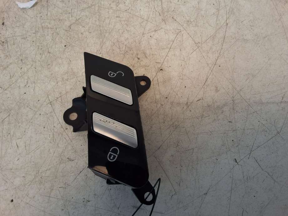 Diverse deler til Mercedes S-Klasse 2005-2013 (W221) (W221) (MERCEDES|A 221 821 01 51|)