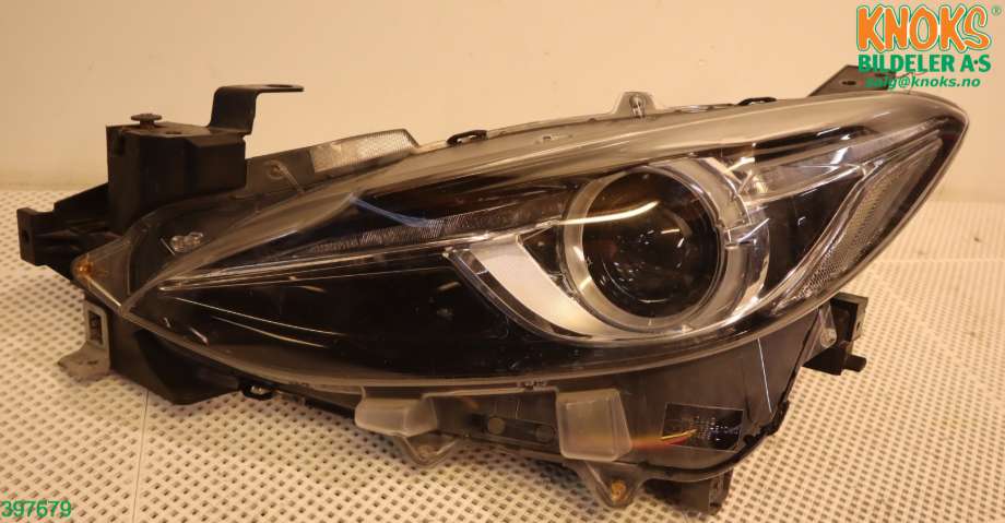 Frontlykt venstre halogen til Mazda 3 2013-2016 (Type III, Fase 1)  (MAZDA|BHR251041A|)