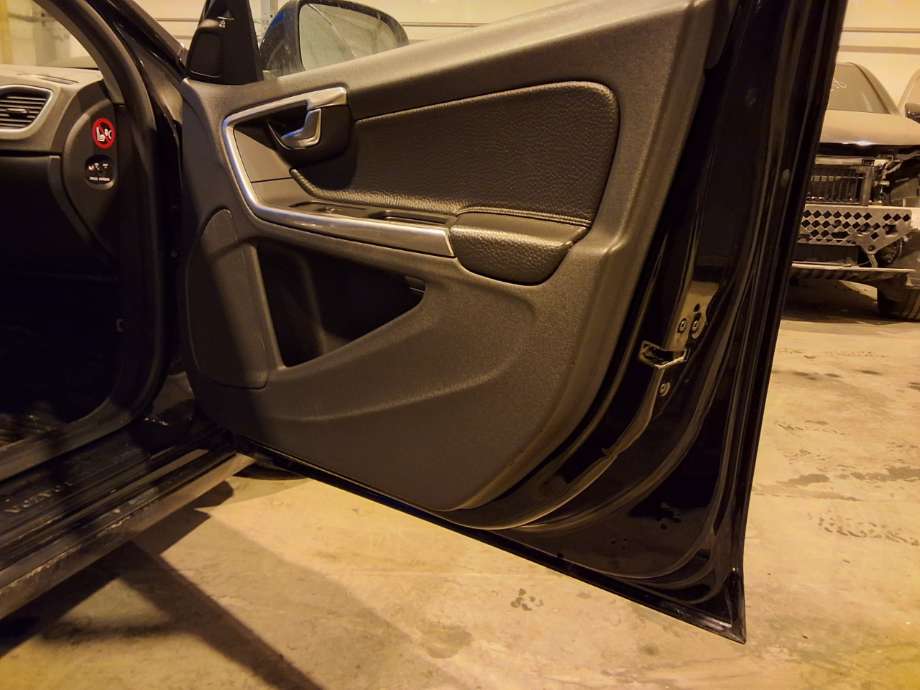 Dør høyre foran til Volvo V60 2010-2013 (Type I, Fase 1)  (VOLVO|32228971|)