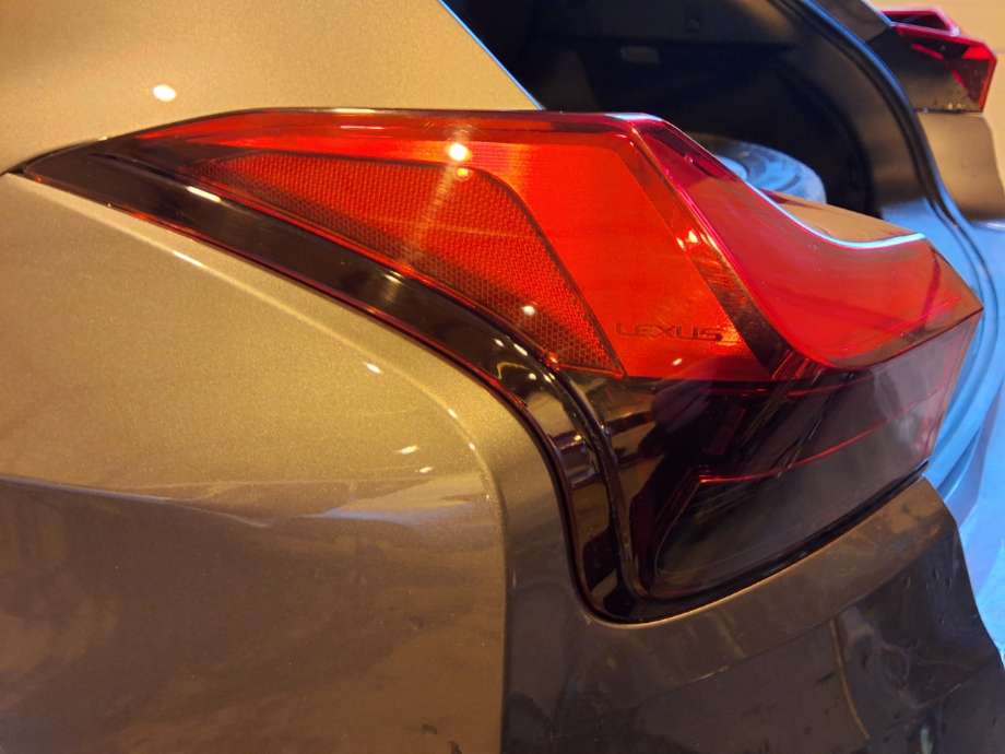 Baklykt venstre til Lexus UX 2018-->>  (LEXUS|8156176371|)