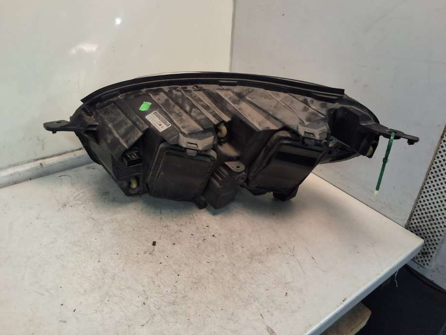 Frontlykt høyre halogen til Peugeot Expert 2016-->> (Type III) (PEUGEOT|98 085 725 80|)