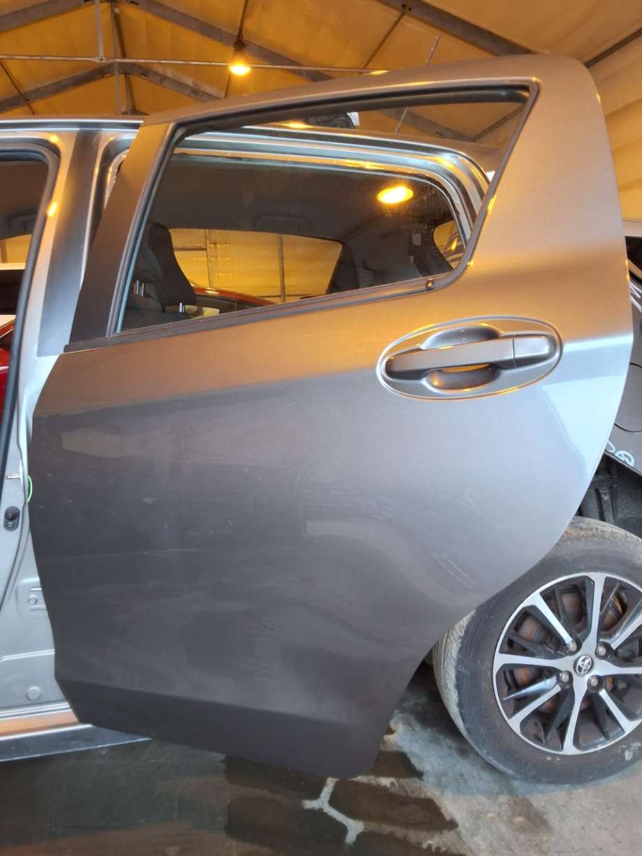 Dør venstre bak til Toyota Yaris 2014-2020 (Type III, Fase 2) (TOYOTA|670040D210|)