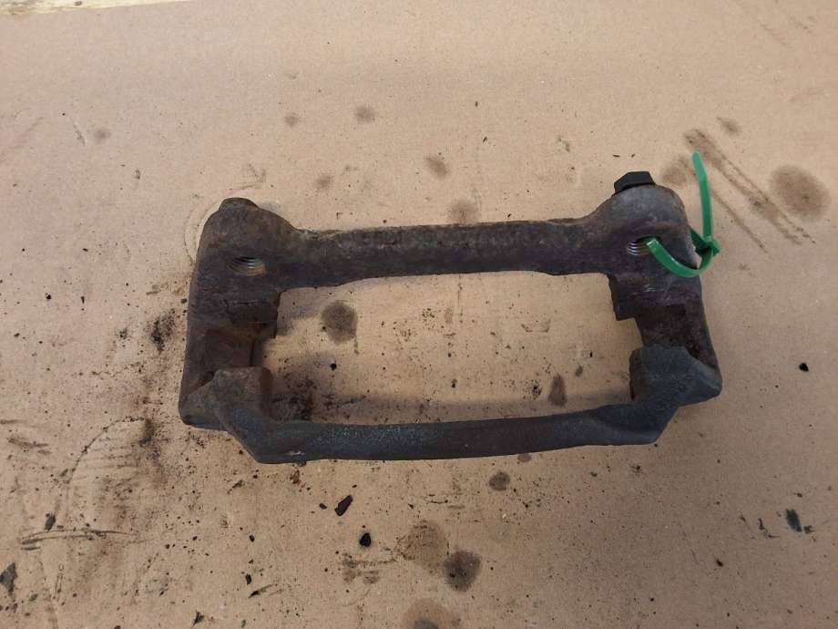 Bremsecaliper brakett til VW Golf Sportsvan 2014-2018 (VOLKSWAGEN|8V0 615 126|)