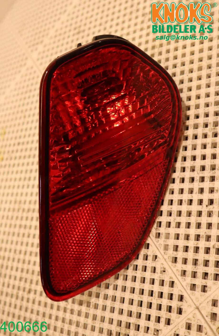 Baklykt fra støtfanger til Mitsubishi Outlander 2015-->> (Type III, Fase 2)  (MITSUBISHI|8337A137|)