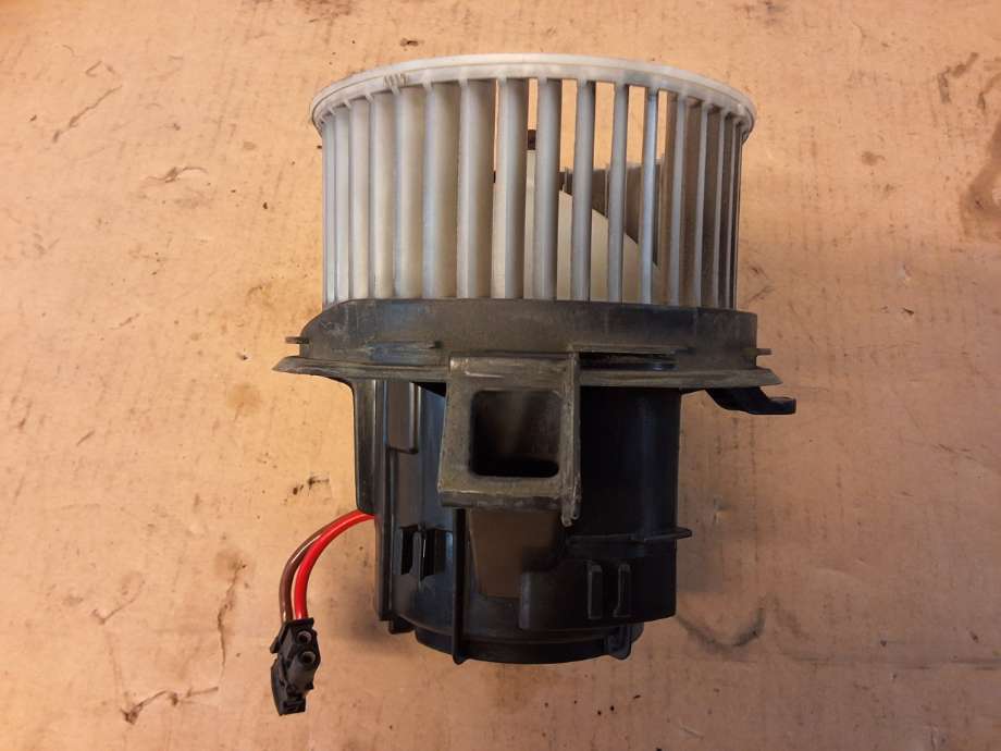Varmeapparat motor til Mercedes C-Klasse 2007-2011 (Fase 1) (W204) (W204) (MERCEDES|A 204 820 00 08|)