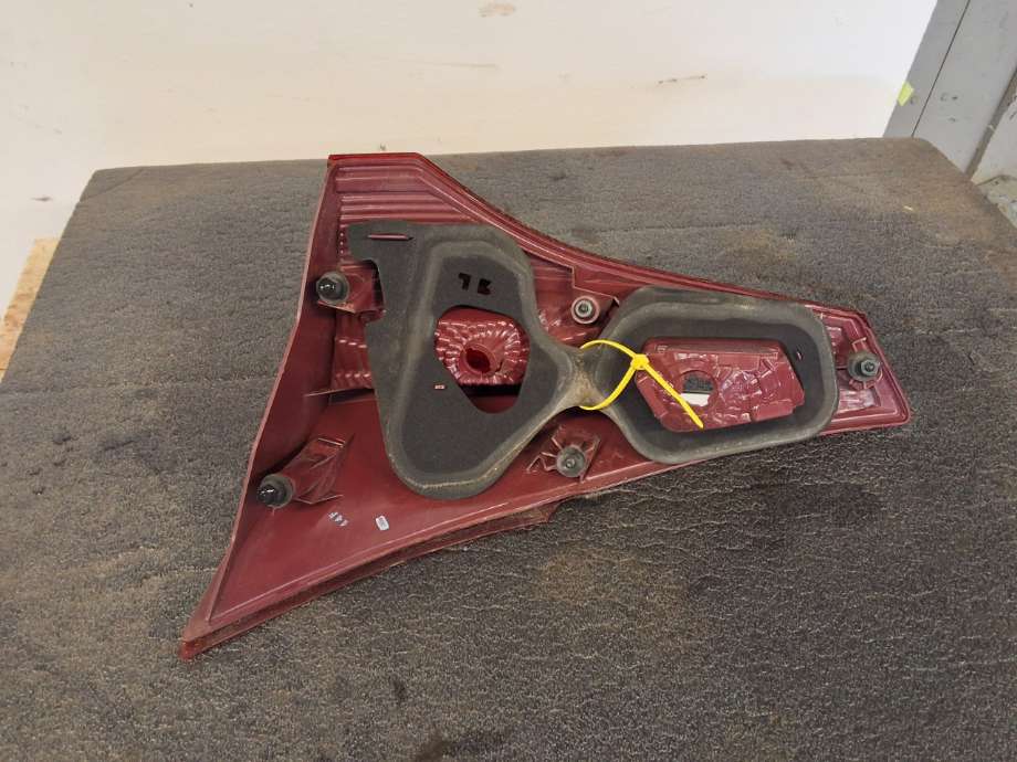 Baklykt venstre indre til Toyota RAV4 2013-2015 (Type IV, Fase 1)  (TOYOTA|8159342010|)