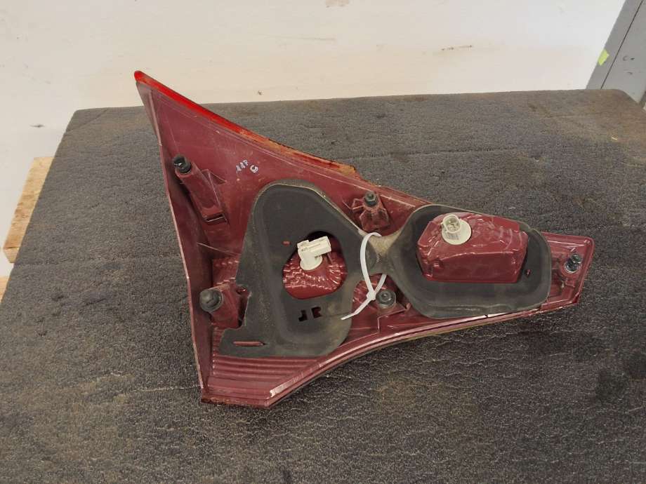 Baklykt høyre indre til Toyota RAV4 2013-2015 (Type IV, Fase 1)  (TOYOTA|8158142050|)