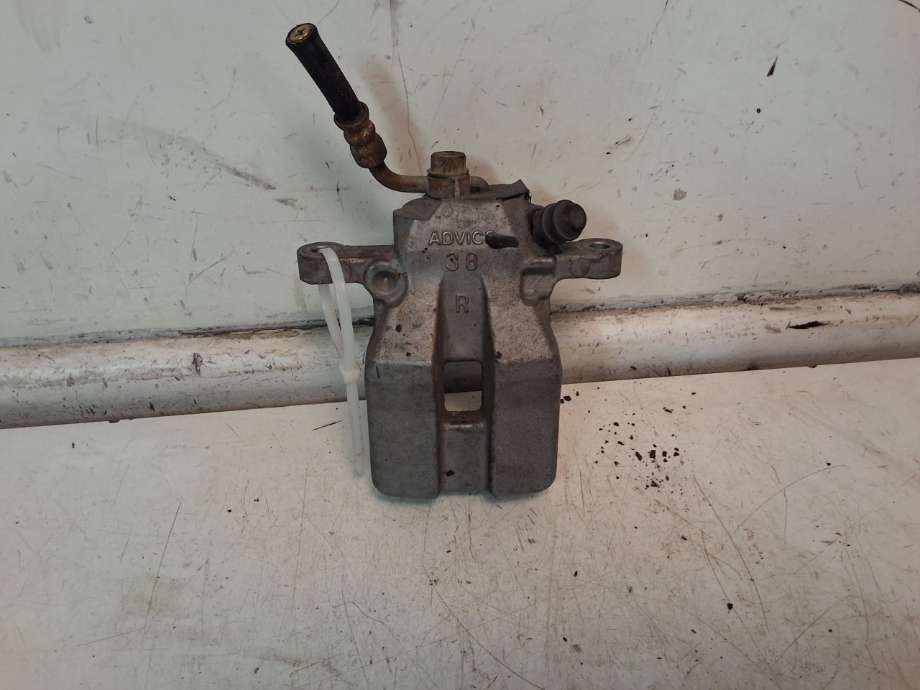 Bremsecaliper høyre bak til Toyota RAV4 2013-2015 (Type IV, Fase 1)  (TOYOTA|4785042070|)