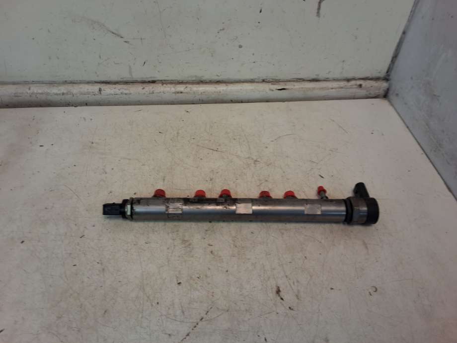 Dyseskinne (fuelrail) til BMW 3-Serie 2005-2011 (E90/E91/E92/E93) (E90/E91/E92/E93) (BMW|13 53 7 800 601|)