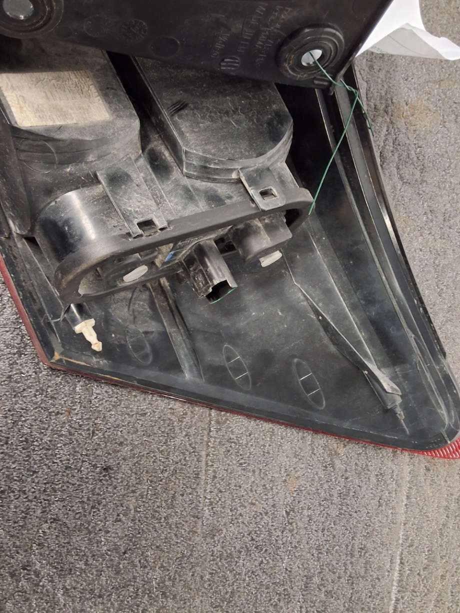Baklykt venstre til Nissan Qashqai 2007-2010 (Type I, Fase 1)  (NISSAN|26555JD000|)