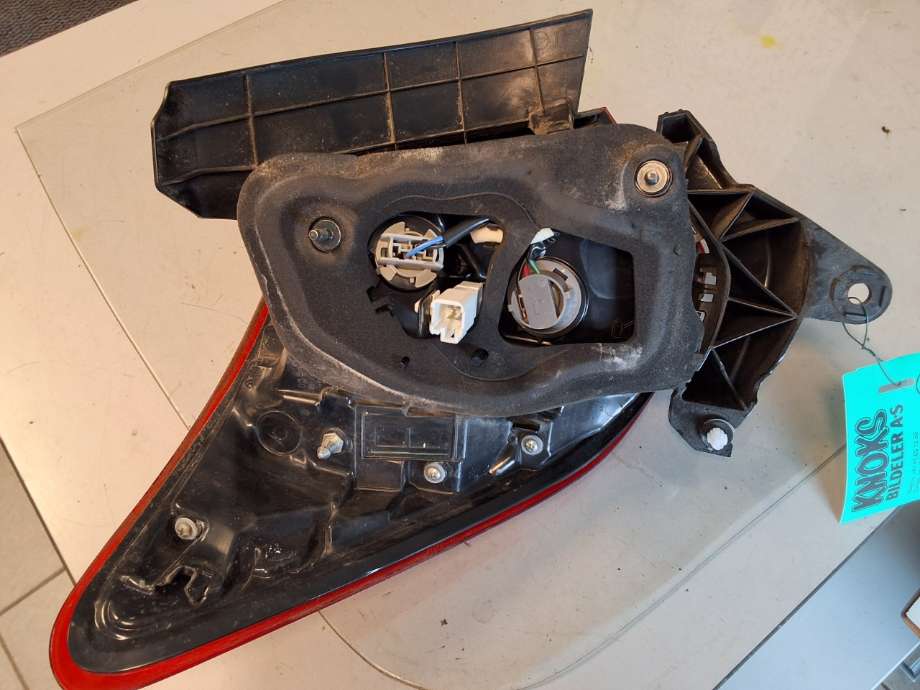 Baklykt høyre til Toyota Yaris 2014-2020 (Type III, Fase 2) (TOYOTA|815500DB60|815500DB61|)