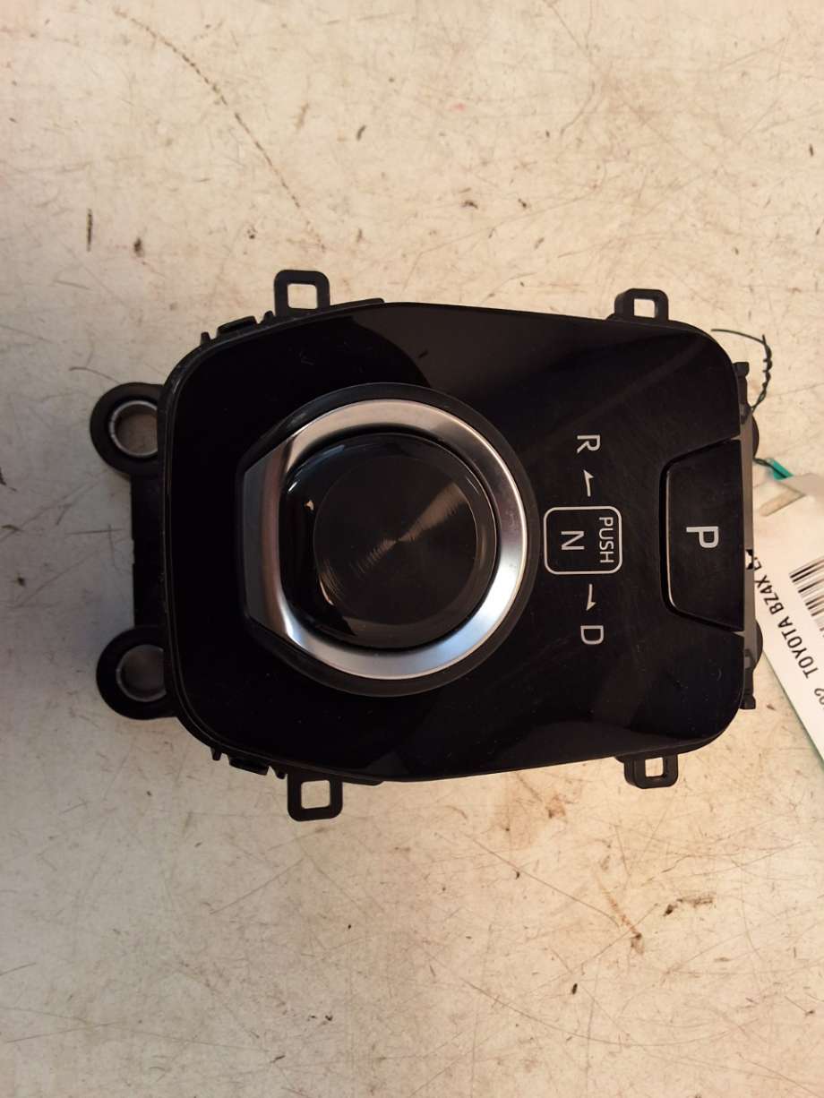 Girstang/girvelger automat til Toyota bZ4X, 2022-->>  (TOYOTA|3355042320)