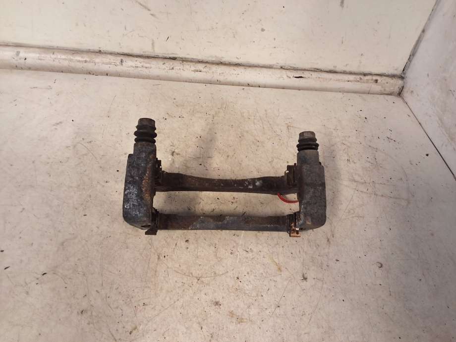 Bremsecaliper brakett til Toyota Camry 2019-->> (TOYOTA|4772248140|)