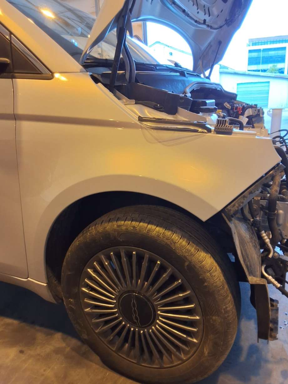 Skjerm høyre foran til Fiat 500, 2021-->>  (FIAT|)