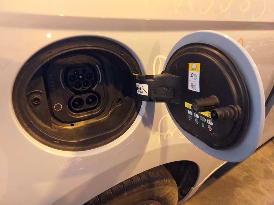Batterilader inntak/luke til Fiat 500 2021-->> (FIAT|)