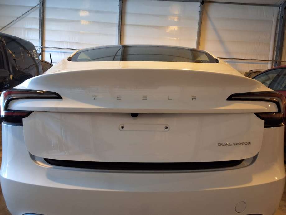 Bakluke sedan til Tesla Model 3 2018-2023 (Fase 1) (TESLA|1714928-EC-B|)