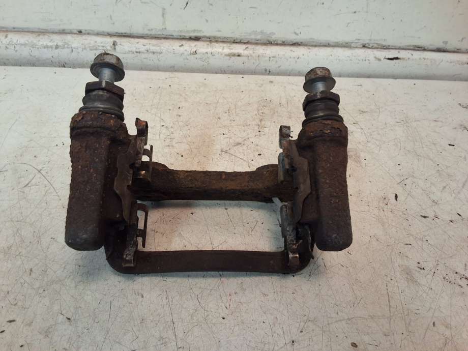 Bremsecaliper brakett til Suzuki Vitara 2015-->> (Type IV)  (SUZUKI|55401-61M00-999|)