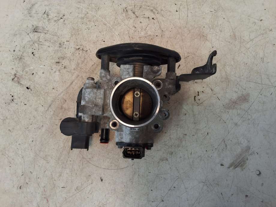 Spjeldhus til Hyundai i20 2009-2014 (Type I)  (HYUNDAI|35100 03000|)