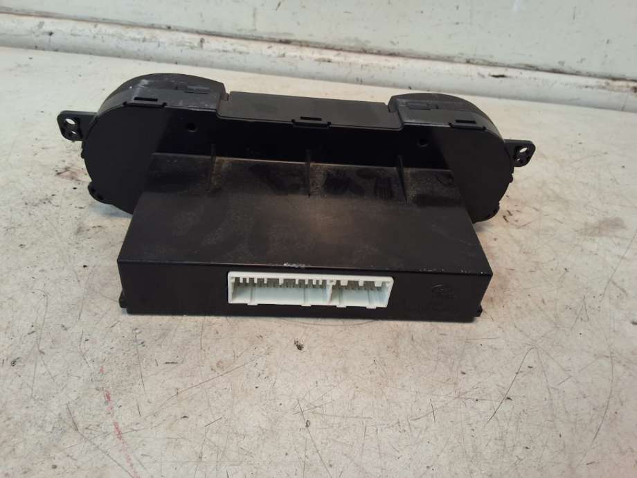 Varmeapparat betjening til Hyundai i20 2009-2014 (Type I)  (HYUNDAI|97250 4P220|)