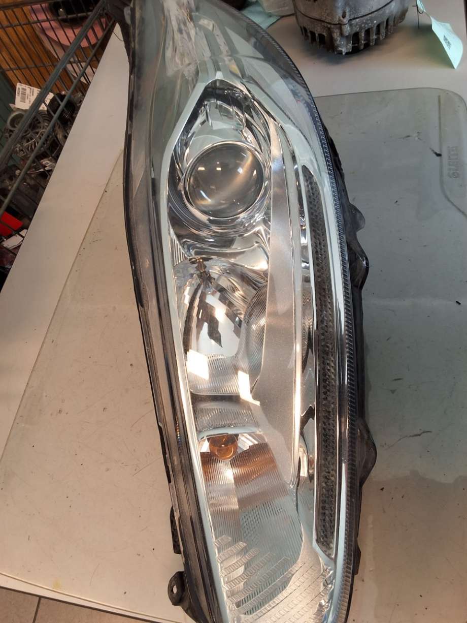 Frontlykt venstre halogen til Ford Fiesta 2013-2017 (Type VI, Fase 2) (FORD|2126899|)