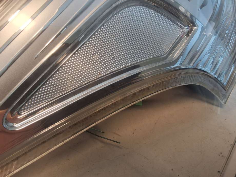 Baklykt venstre til Mitsubishi Outlander 2012-2015 (Type III, Fase 1)  (MITSUBISHI|8330A787|)