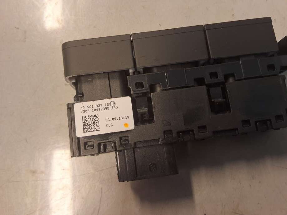 Diverse deler til VW Golf VII 2012-2017 (Fase 1) (VOLKSWAGEN|5G1 927 137 N|)