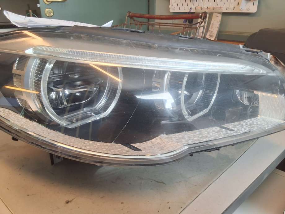 Frontlykt høyre halogen til BMW 5-Serie, 2010-2017 (F10/F11) (F10/F11) (BMW|63 11 7 352 482)