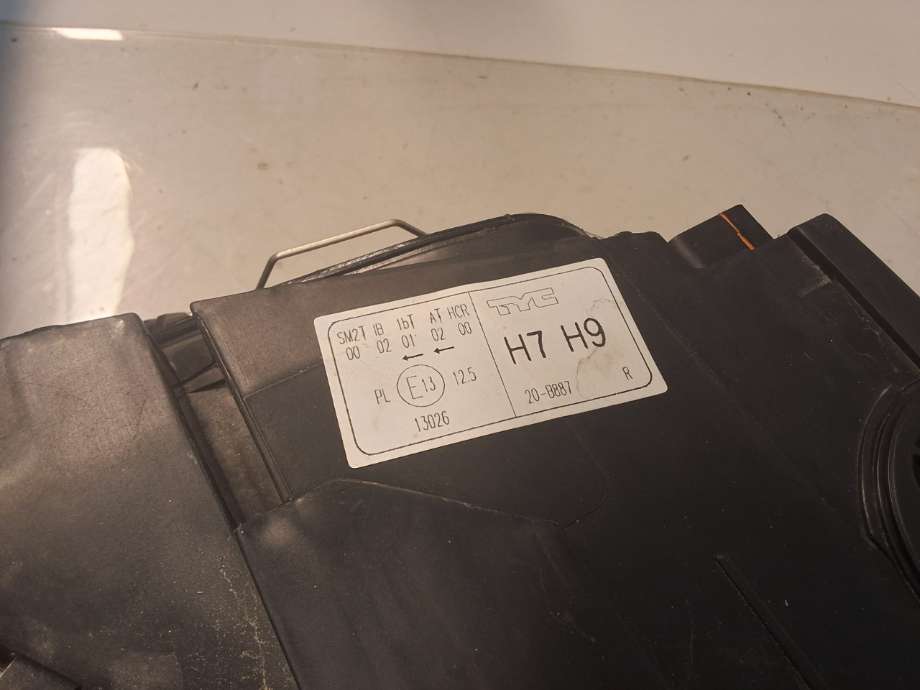 Frontlykt høyre halogen til Volvo V50 2007-2012 (Fase 2)  (V90090142|)