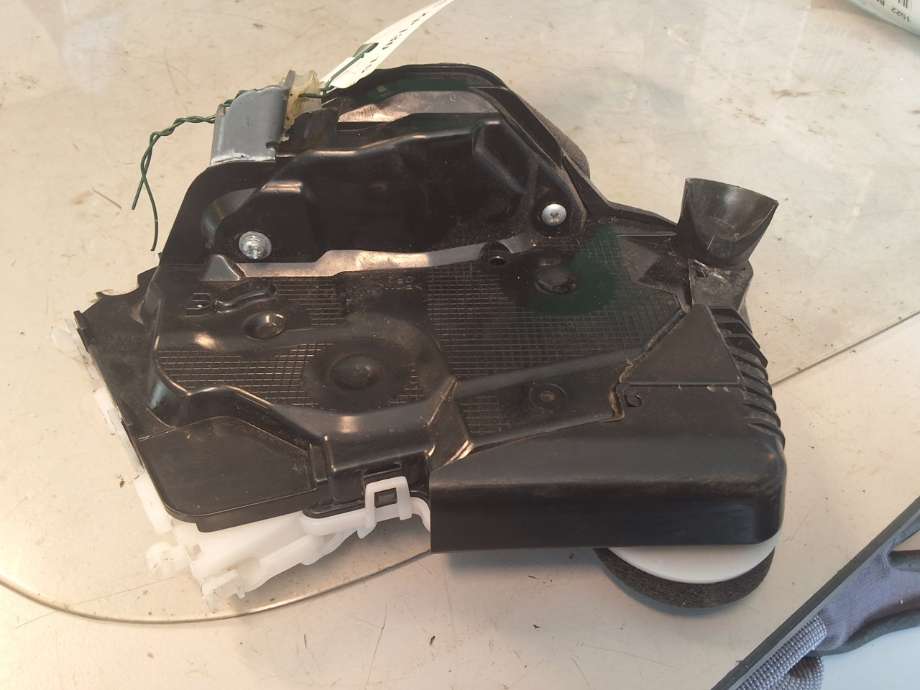 Låsekasse høyre foran til Toyota Yaris, 2014-2020 (Type III, Fase 2)  (TOYOTA|690300D540)