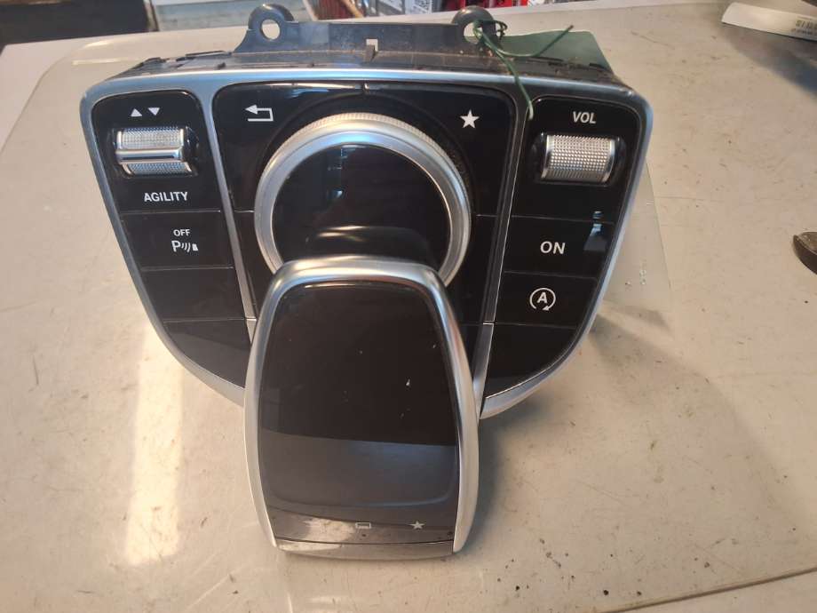 Bilstereo diverse til Mercedes C-Klasse 2014-2018 (Fase 1) (W205) (W205) (MERCEDES|A 205 900 68 16|A 205 900 90 14|)