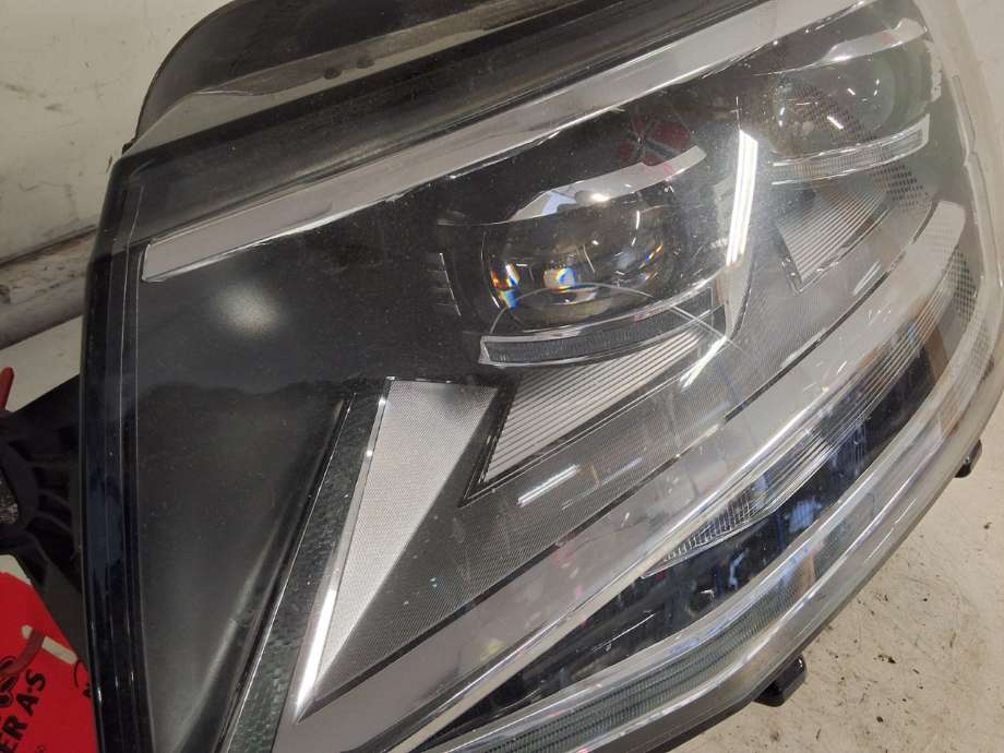 Frontlykt venstre halogen til VW Transporter / Caravelle 2015-2019 (T6) (T6) (VOLKSWAGEN|7E1 941 773|)