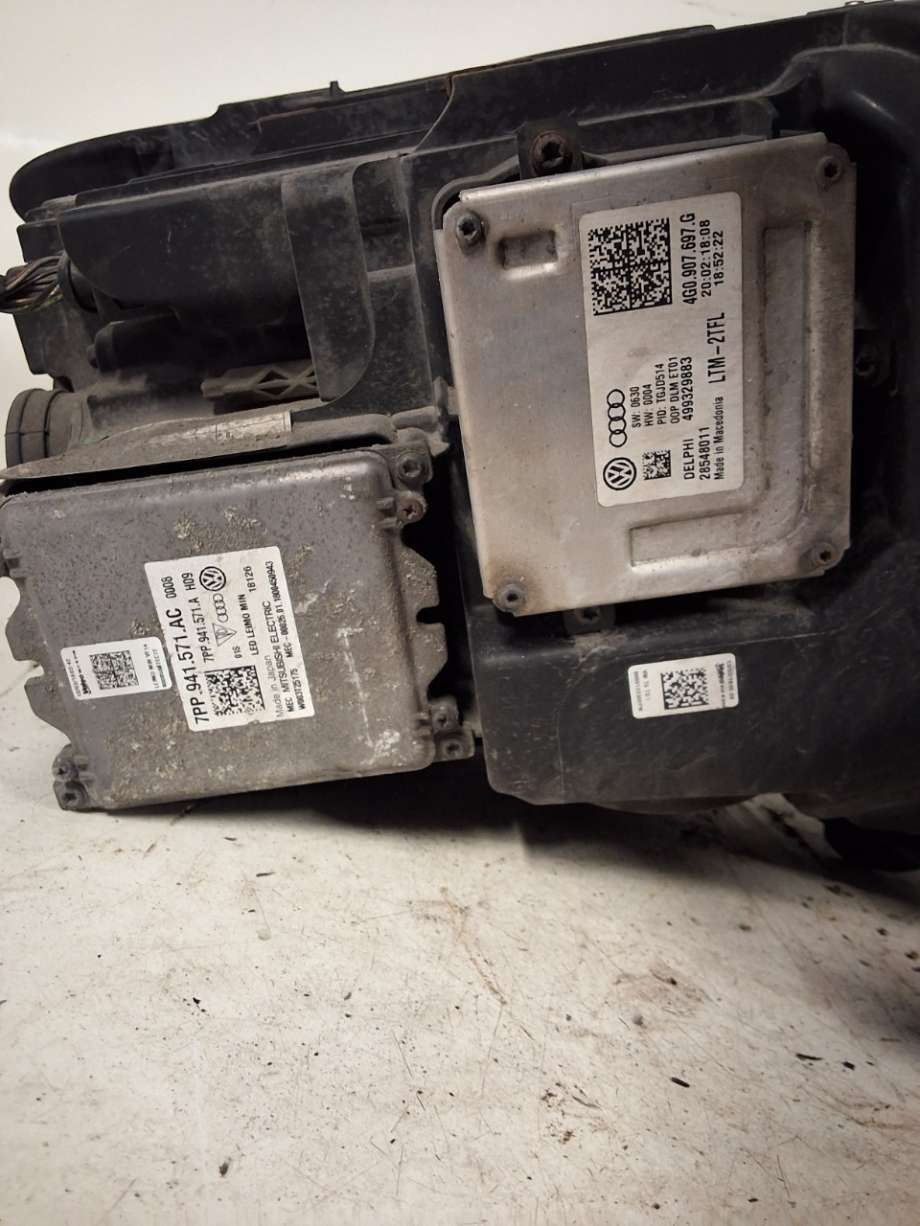 Frontlykt venstre halogen til VW Transporter / Caravelle 2015-2019 (T6) (T6) (VOLKSWAGEN|7E1 941 773|)