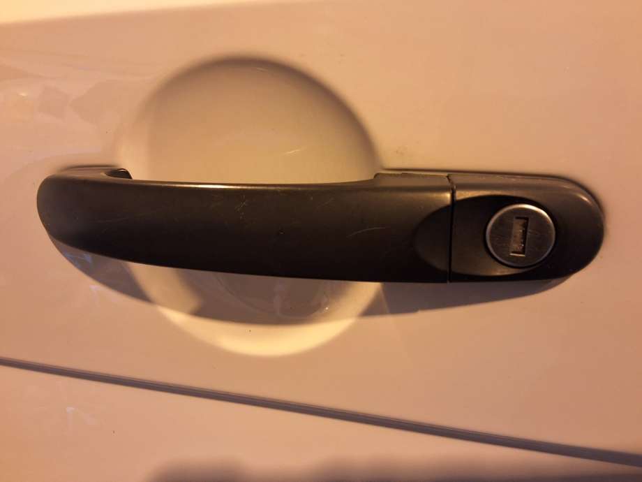 Dørhåndtak utv venstre foran til VW Transporter / Caravelle, 2015-2019 (T6) (T6) (VOLKSWAGEN|)