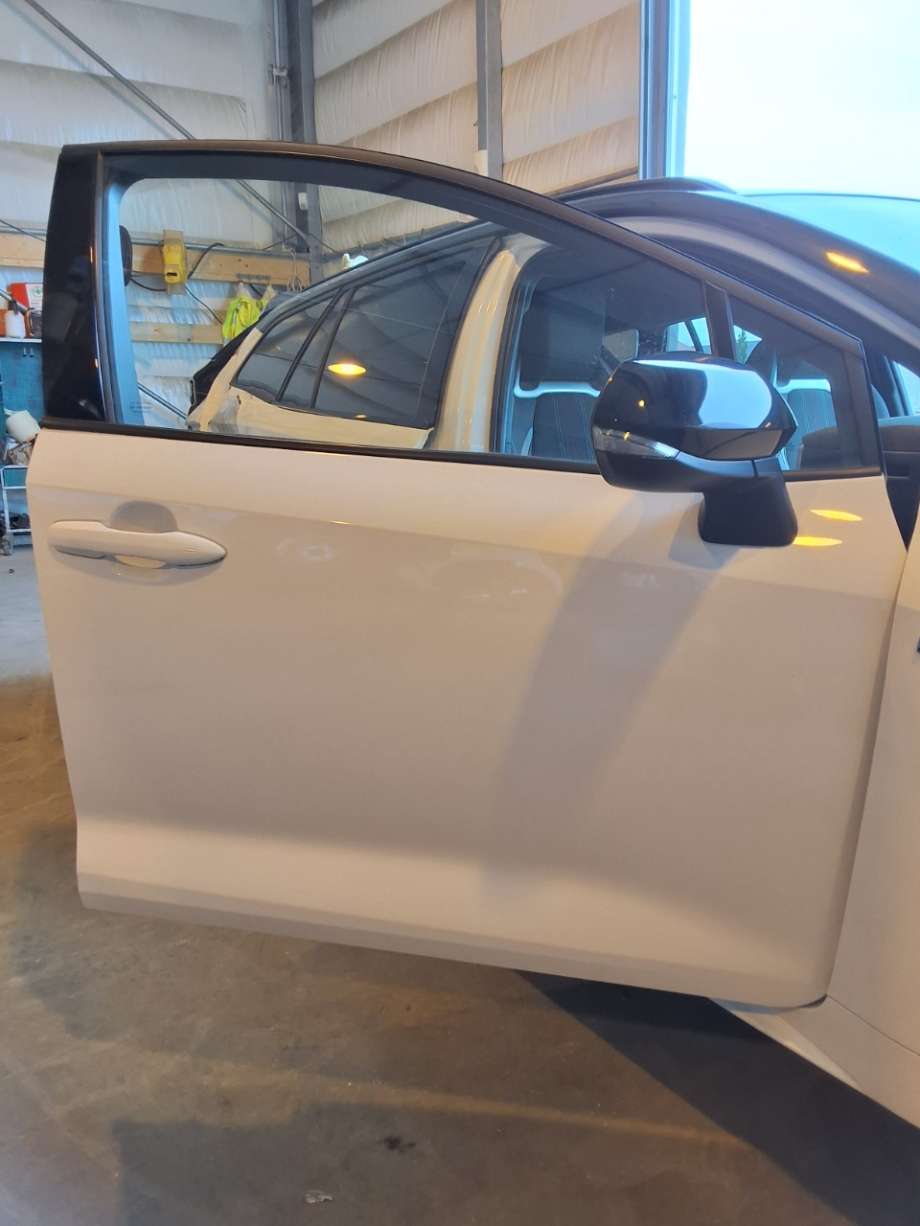 Dør høyre foran til Toyota Corolla 2019-->> (TOYOTA|)