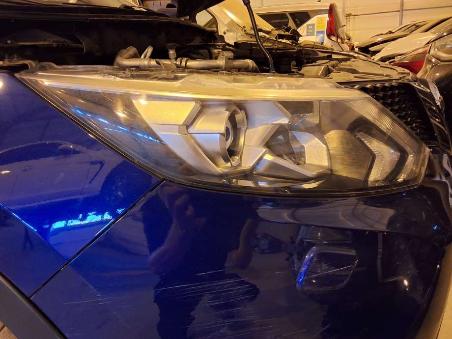 Frontlykt høyre halogen til Nissan Qashqai 2014-2021 (Type II) (NISSAN|)