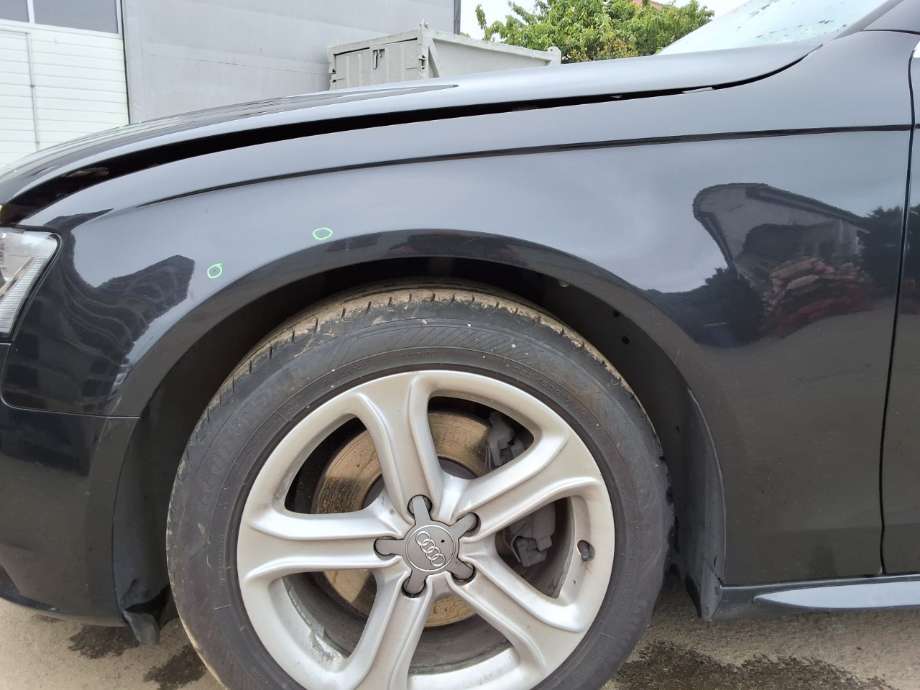 Skjerm venstre foran til Audi A4, 2007-2014 (Type IV) (B8) (B8) (AUDI|8K0 821 105 J)