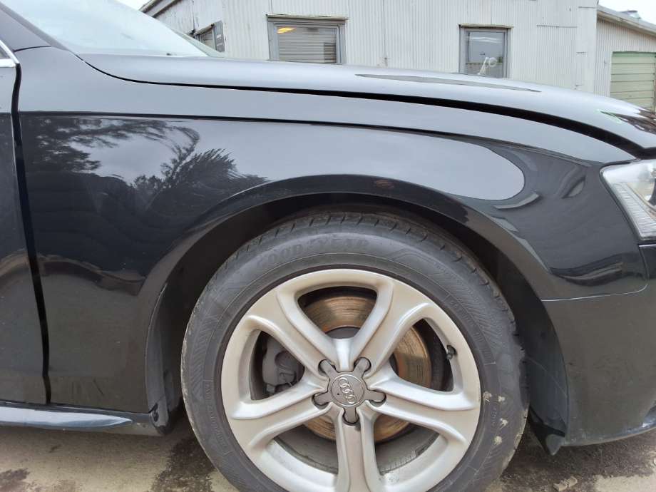 Skjerm høyre foran til Audi A4, 2007-2014 (Type IV) (B8) (B8) (AUDI|8K0 821 106 A)