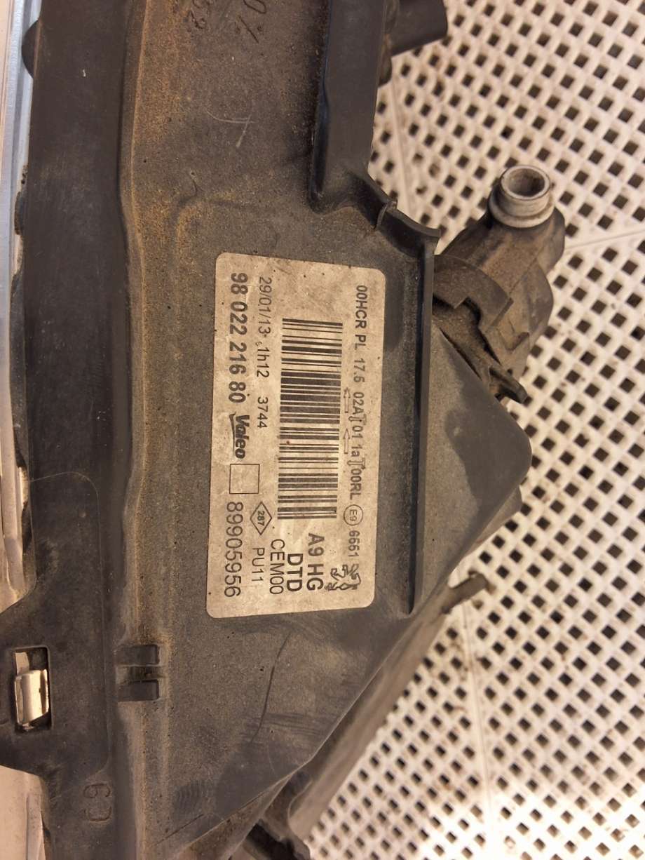 Frontlykt høyre halogen til Peugeot 208 2012-2019 (Type I) (PEUGEOT|16 082 066 80|)